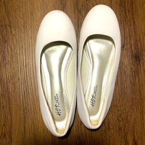 Woman’s White flats